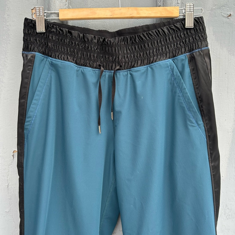 Lululemon Run: Right Round Pant, size 6