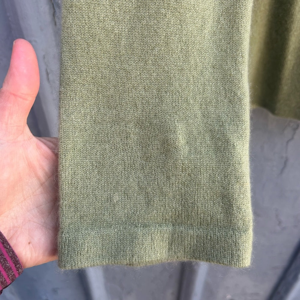 Ann Taylor Cashmere V neck Sweater, M