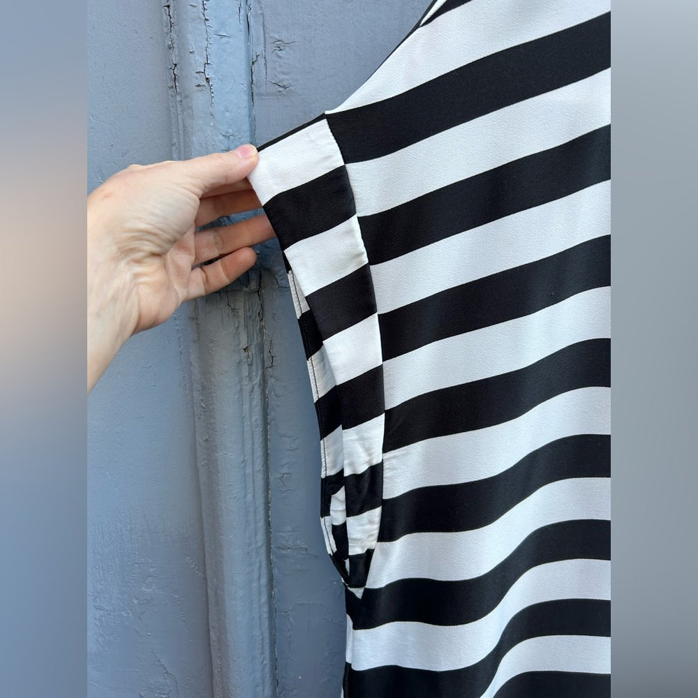 Maeve Black & White Batwing Button-Back Tee, size Large