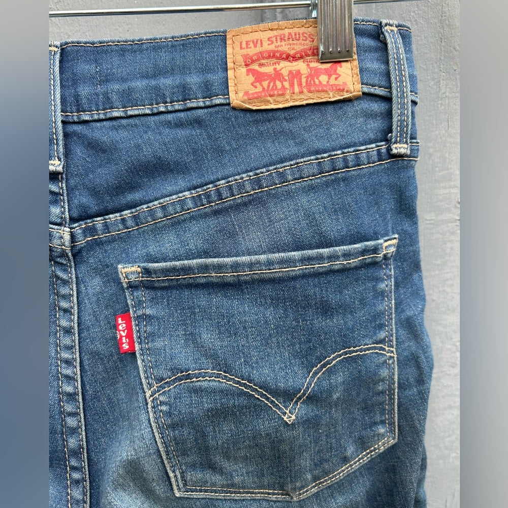 Levi’s 314 Shaping Straight Jeans, size 28