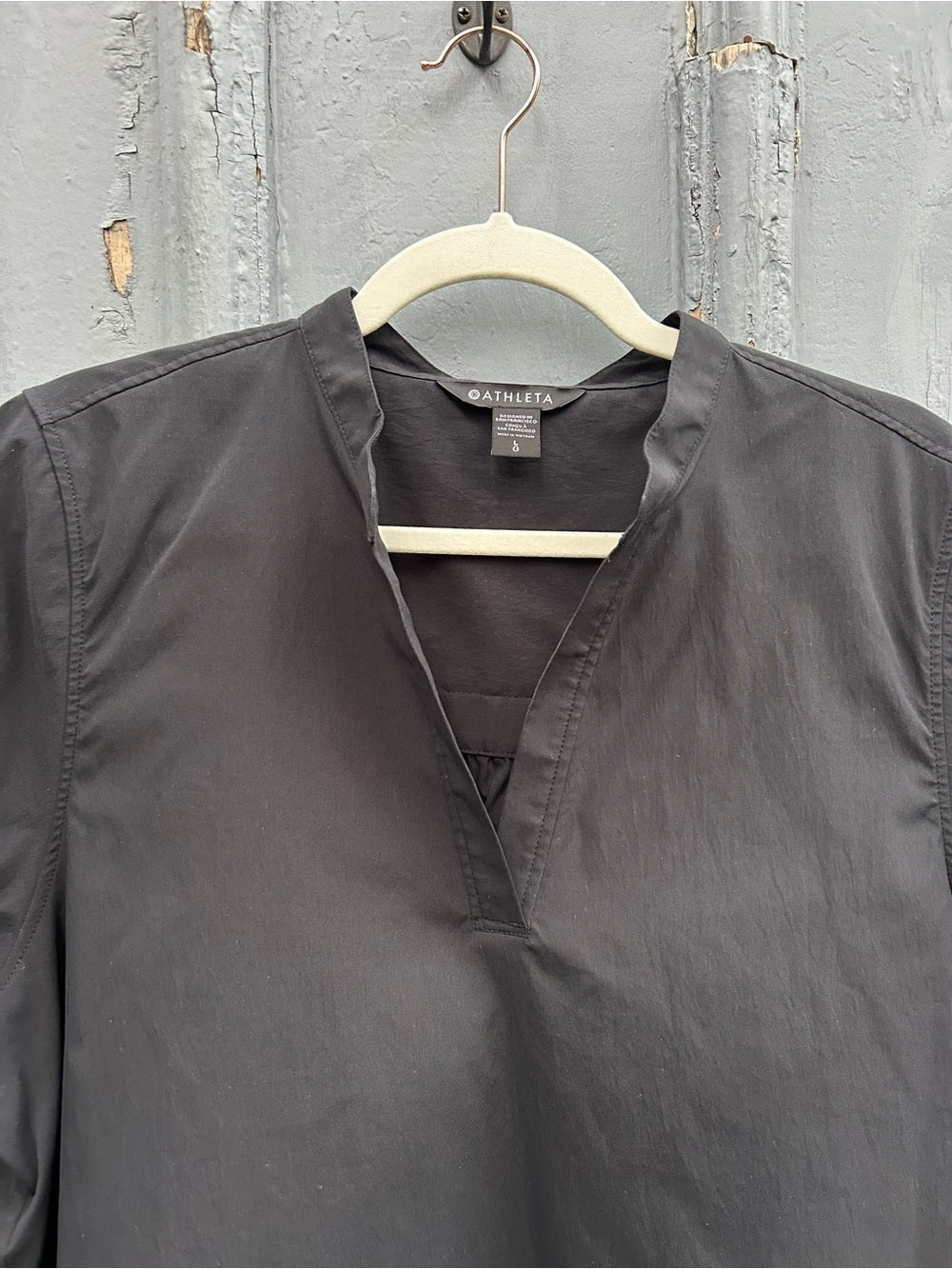 Athleta Black Levitate Poplin Tee, size Large