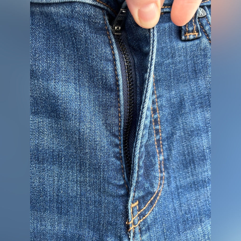 Kut from the Kloth Natalie fab ab bootcut, size “2” (small)