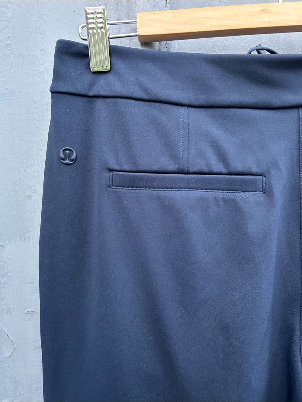 Lululemon Navy Tapered-Leg Mid-Rise Pant 7/8 Length, M