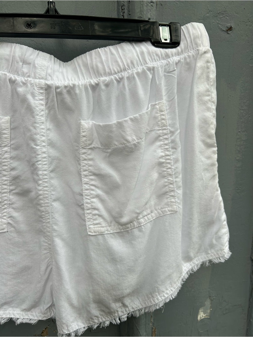 Bella Dahl White raw edge Shorts, size L
