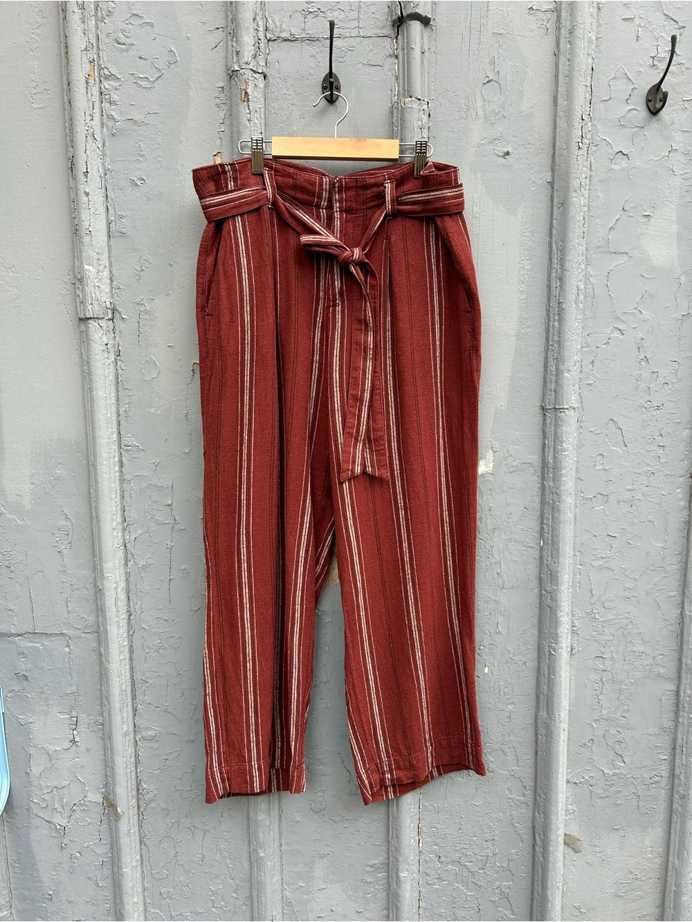 Sanctuary linen blend merlot striped pants, size 29