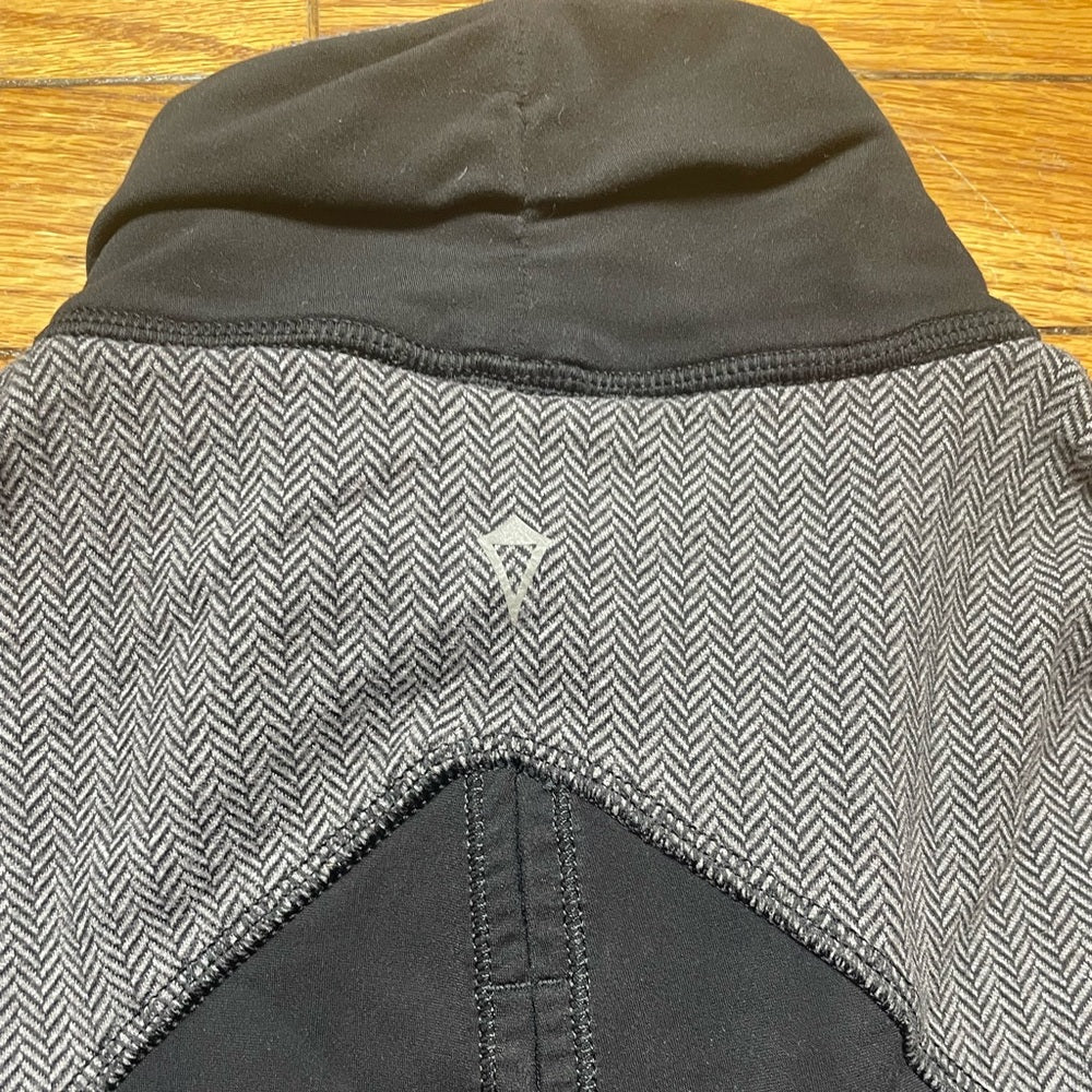 Ivivva long sleeve zip front jacket, size 10