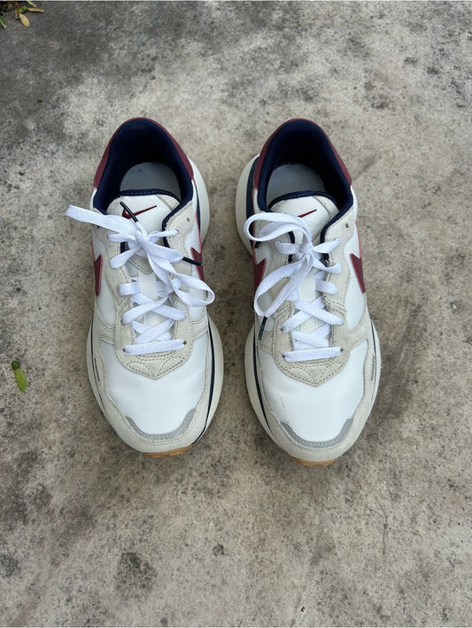 Nike Phoenix Waffle Running Shoe, size 8.5