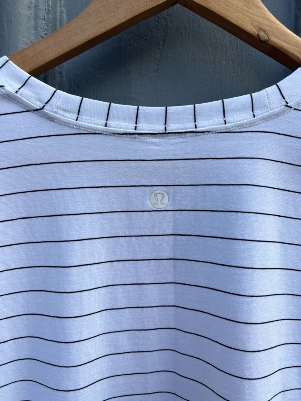 Lululemon Love Tee Short Sleeve V-Neck T-Shirt, size 8