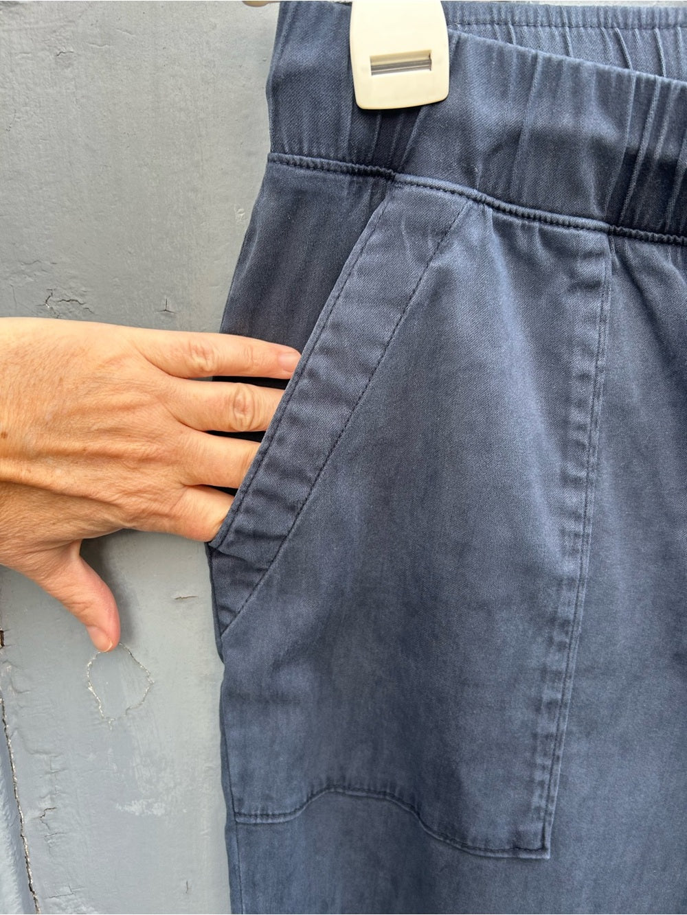 Bella Dahl Navy Cargo Pants, Small