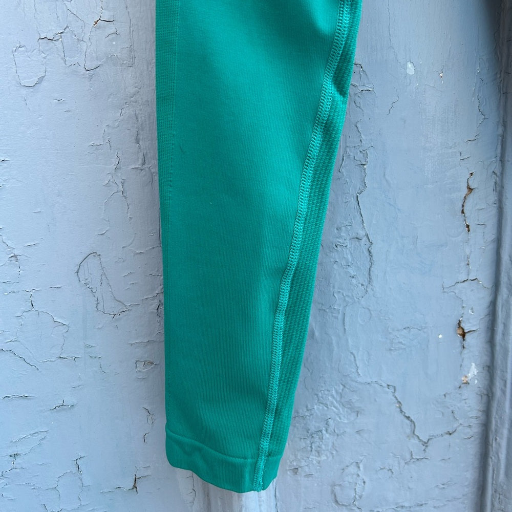 Lululemon Zone In Compression Tight, size 4