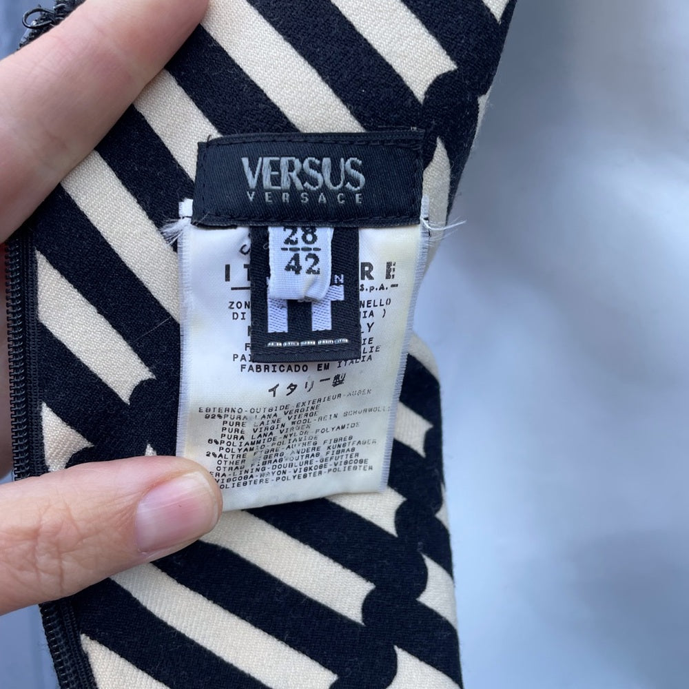 Versace Versus geometric wool A frame shift dress, size IT42 (US 6)