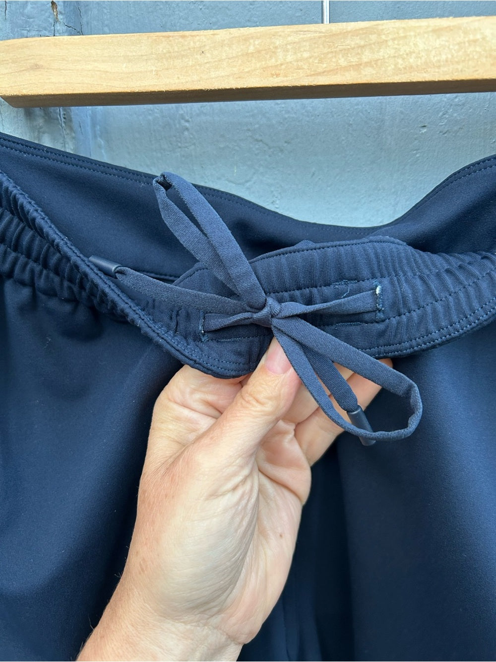 Lululemon Navy Tapered-Leg Mid-Rise Pant 7/8 Length, M