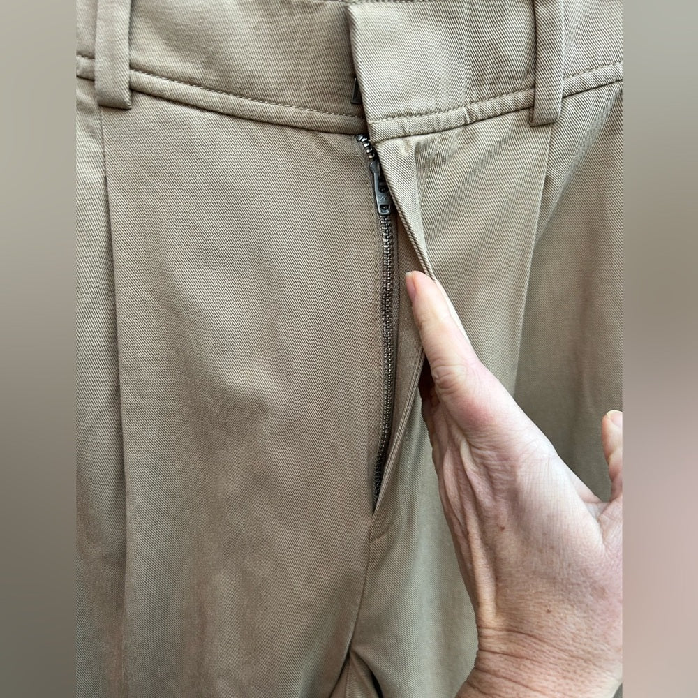 Everlane Way High Khaki Tapered chino, size 6