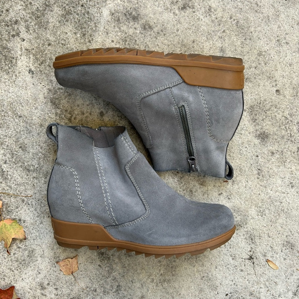 Sorel Grey Suede Evie ll Chelsea Boot, size 9.5