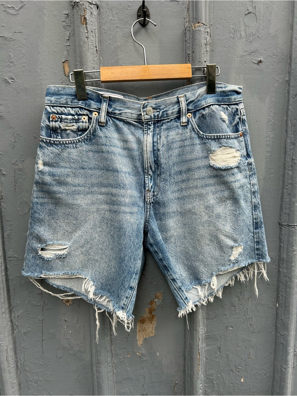Gap denim 8” loose Bermuda mid rise denim short, size 30