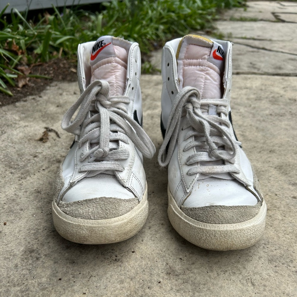 Nike black & white Blazer Mid ‘77, size 9.5 (41)