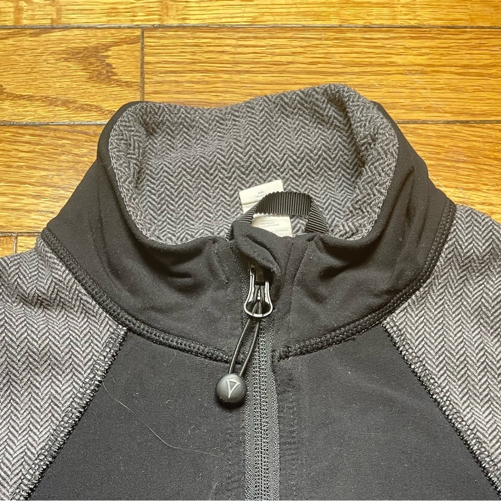 Ivivva long sleeve zip front jacket, size 10