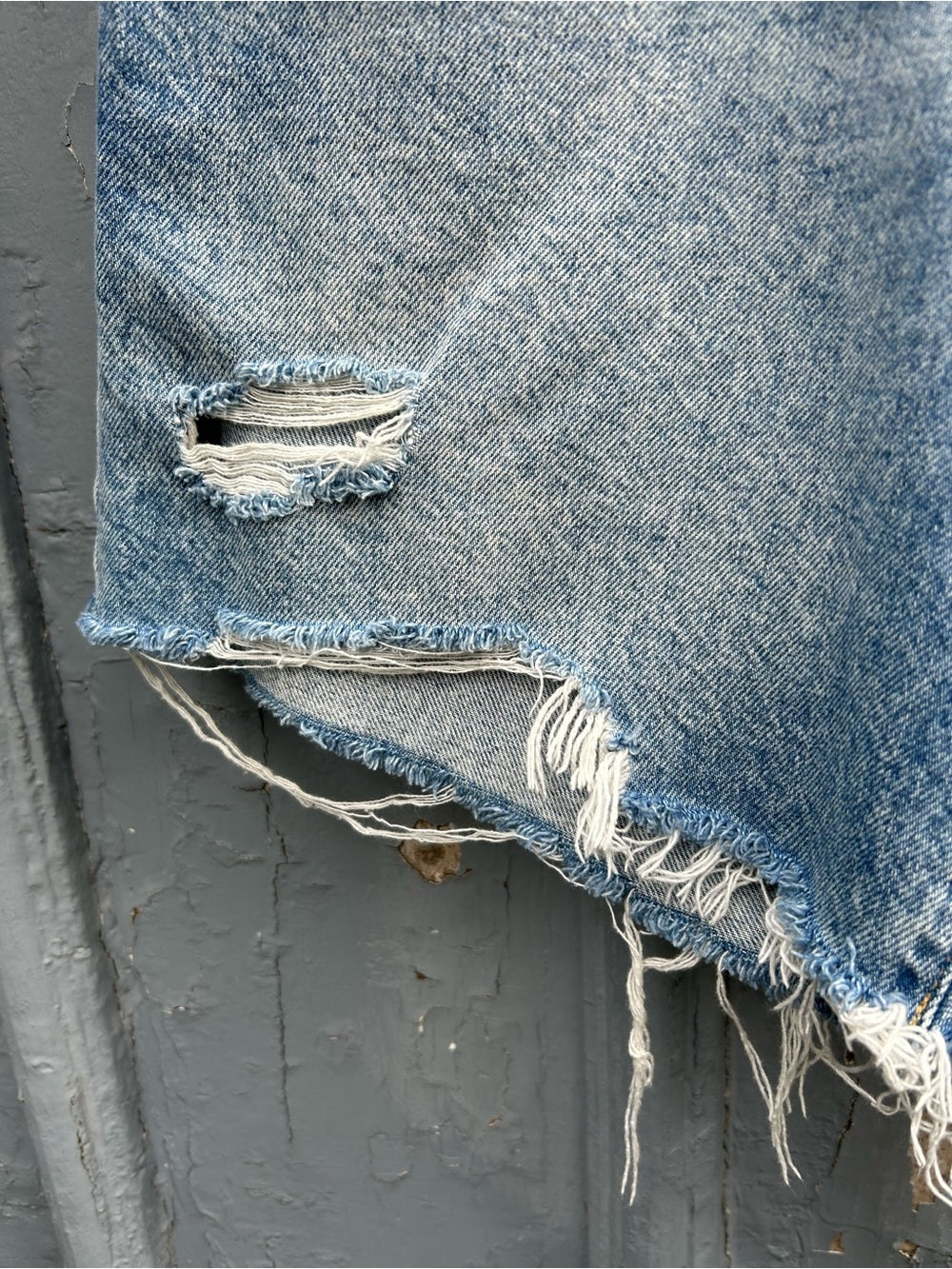 Gap denim 8” loose Bermuda mid rise denim short, size 30