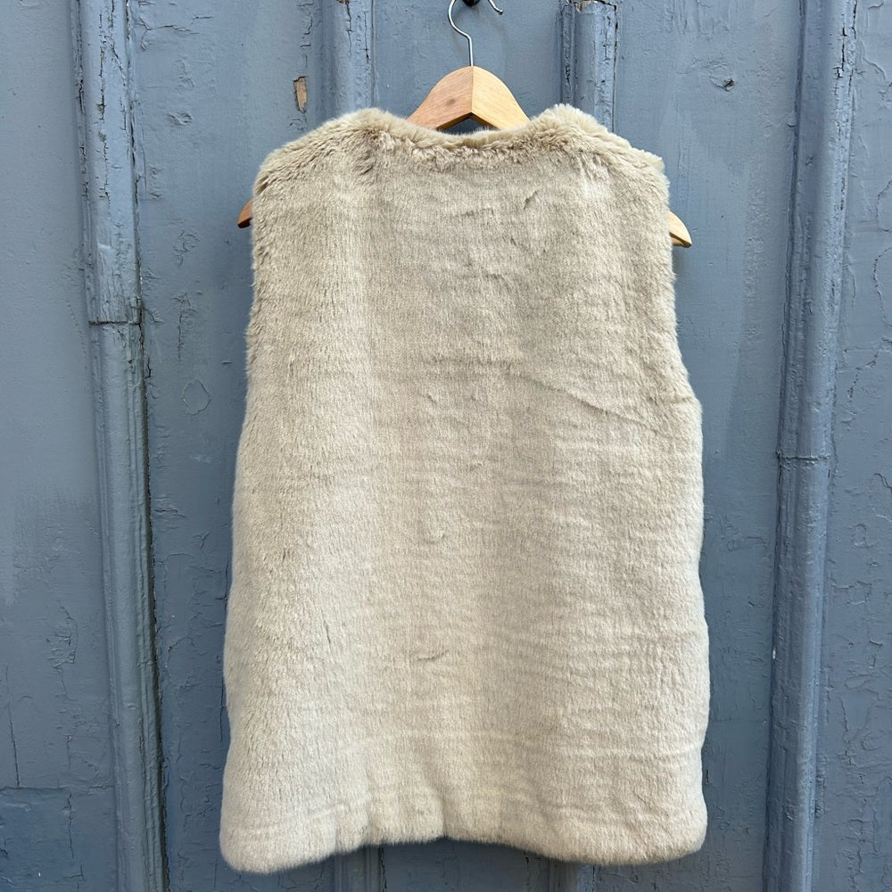 Aritzia Babaton Vandelay Faux Fur Vest, size xxs (fits oversized)
