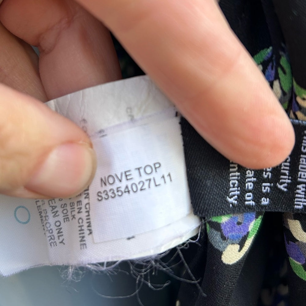 Diane Von Furstenberg silk Nove Wrap Blouse, size 8