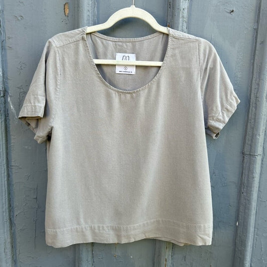 Jamie and the Jones The Staple Basic tee, size Small