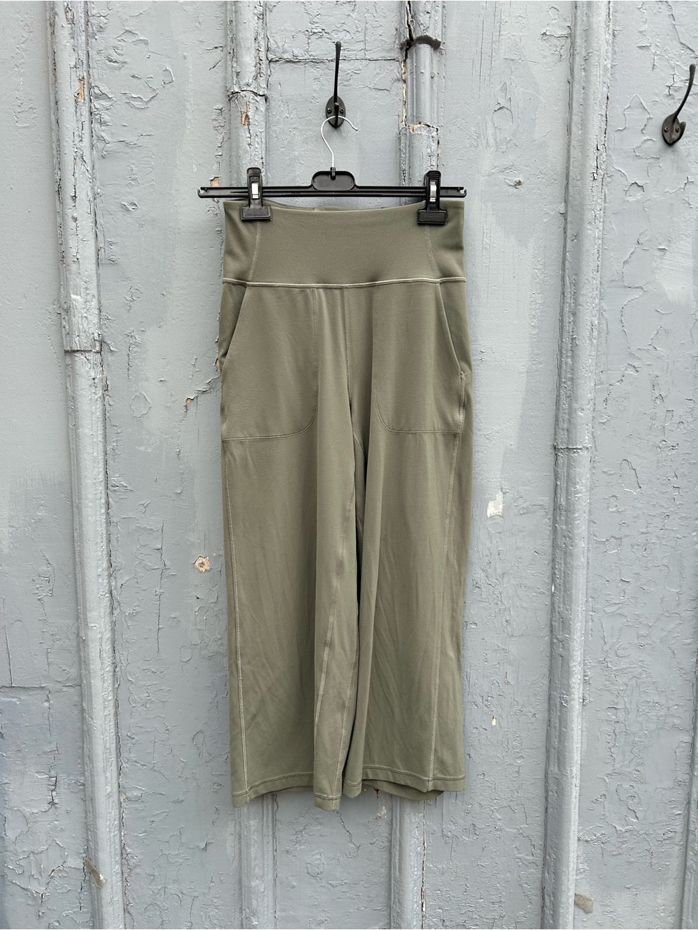 Lululemon Align Wide Leg Super-High-Rise Crop *23”, size 6