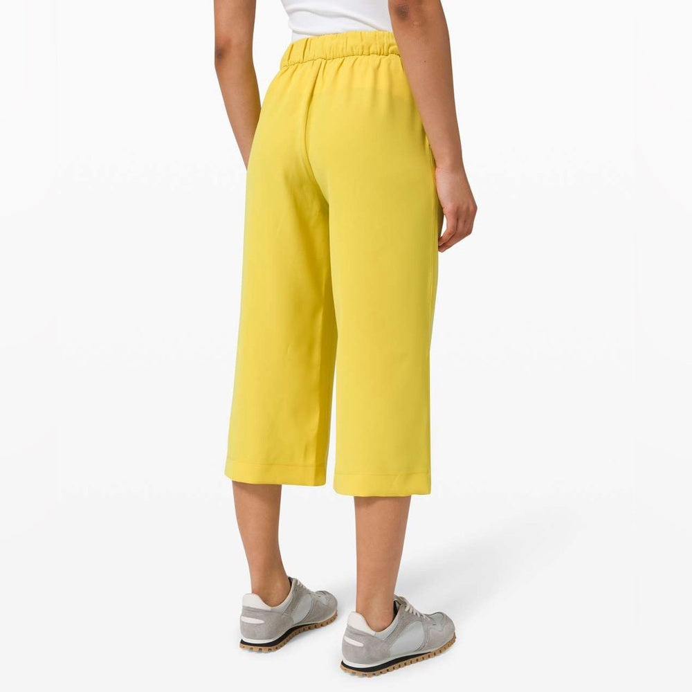 Lululemon Noir Crop, Soleil, size 4