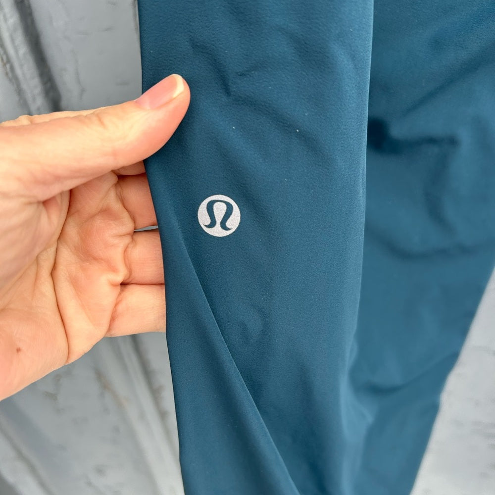 Lululemon Run: Right Round Pant, size 6