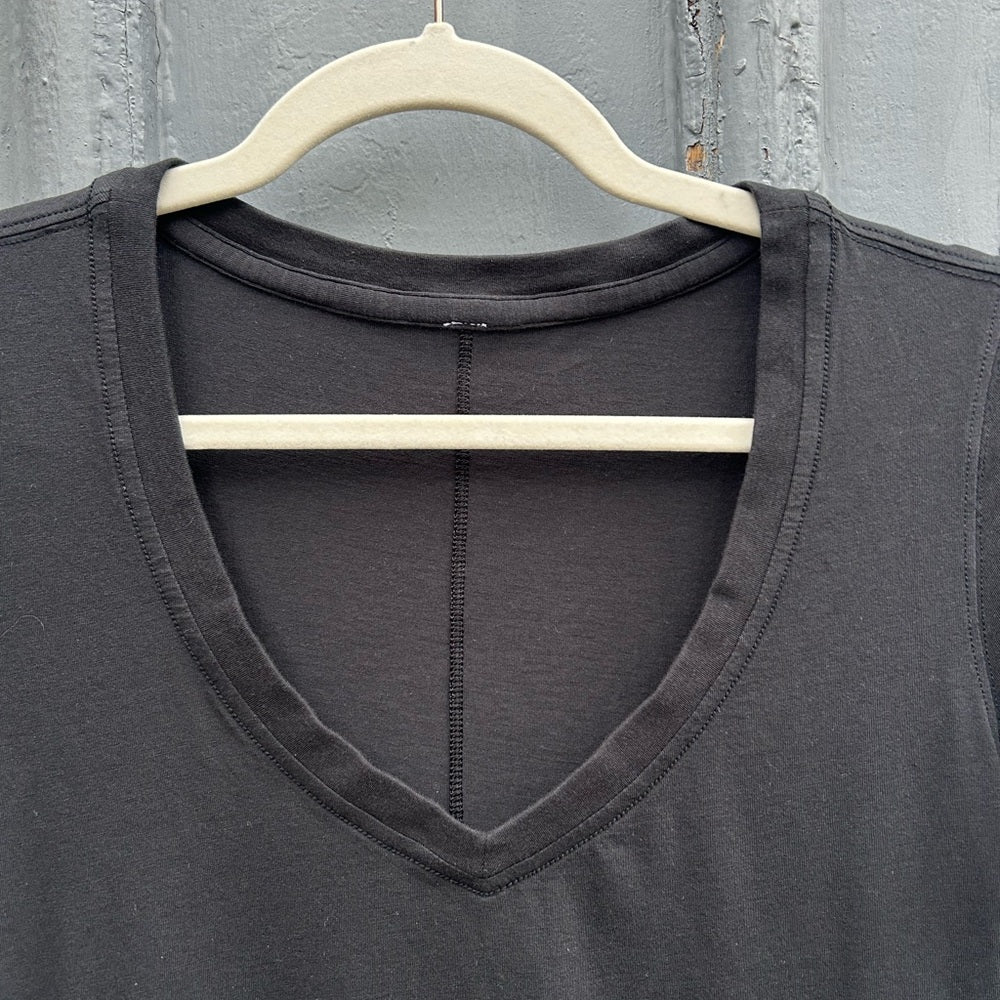 Lululemon Black V Neck Tee, Size M