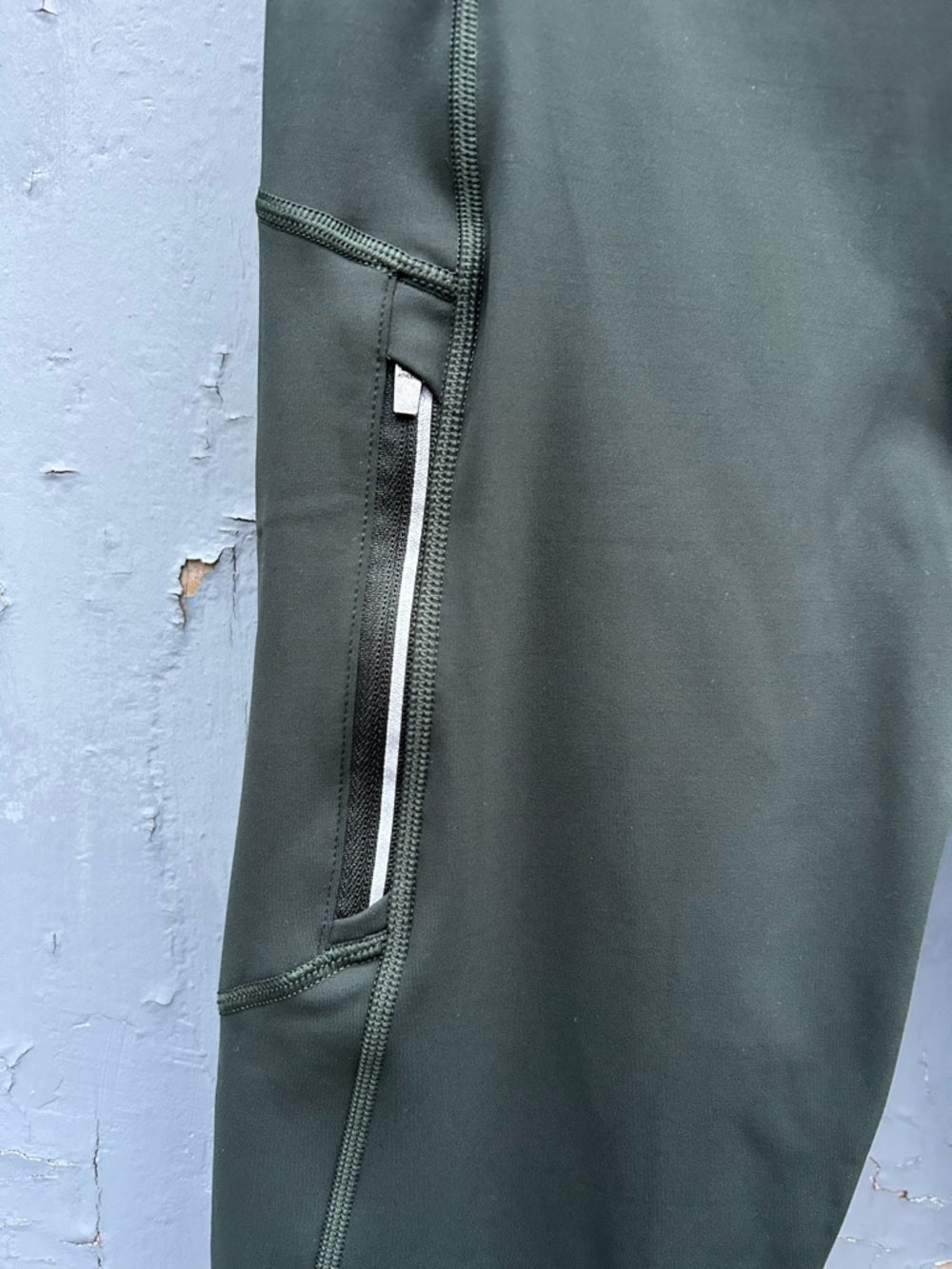 Athleta Rainier Tight, BNWT, size M