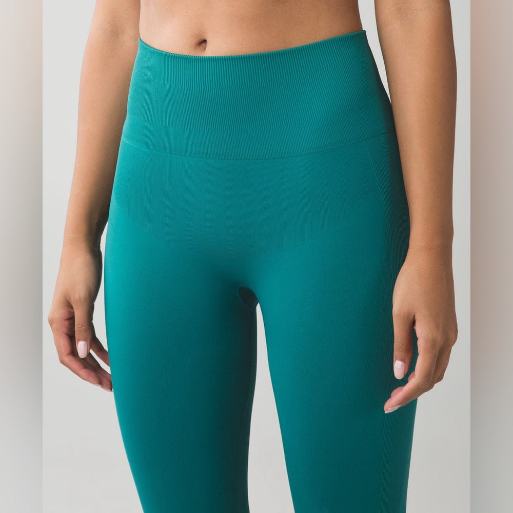 Lululemon Zone In Compression Tight, size 4