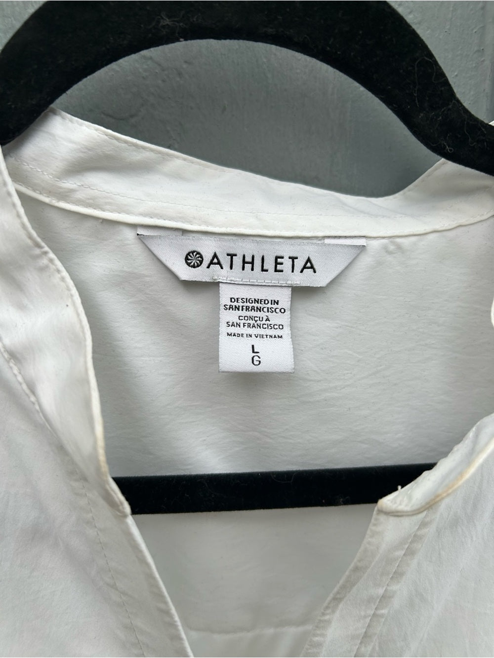 Athleta White Levitate Poplin Tee, size Large