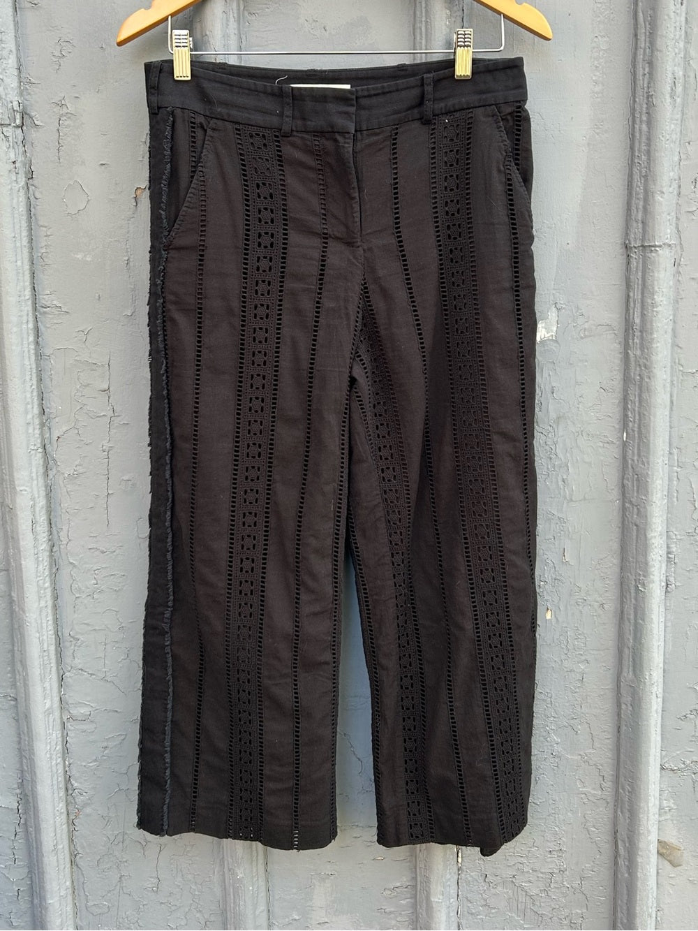 Veronica Beard Black Cotton Eyelet Gaucho pant, size 6