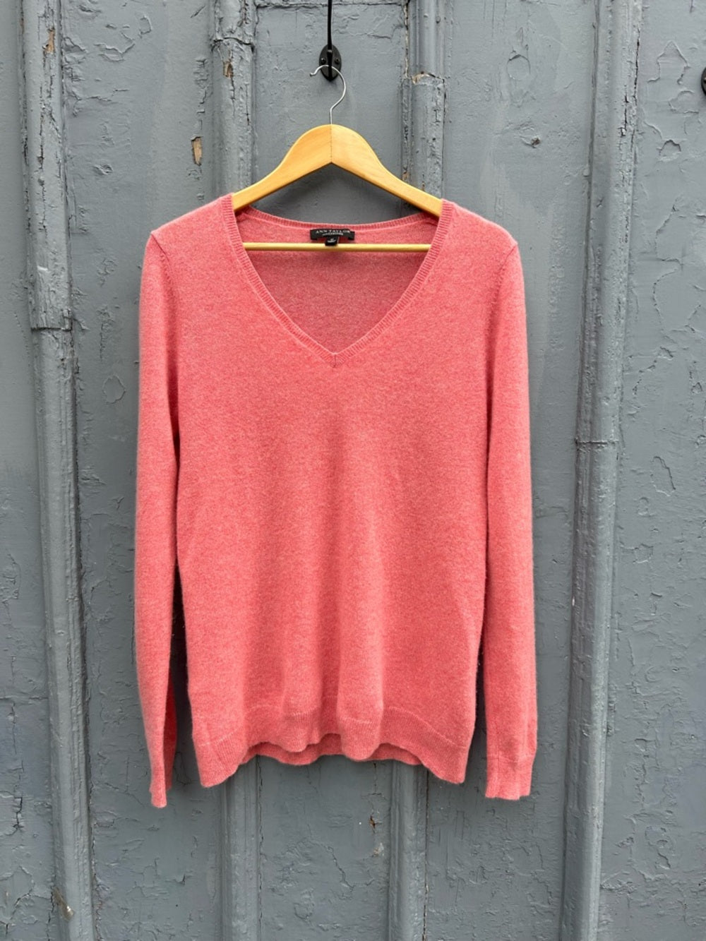Ann Taylor Cashmere V Neck, size M