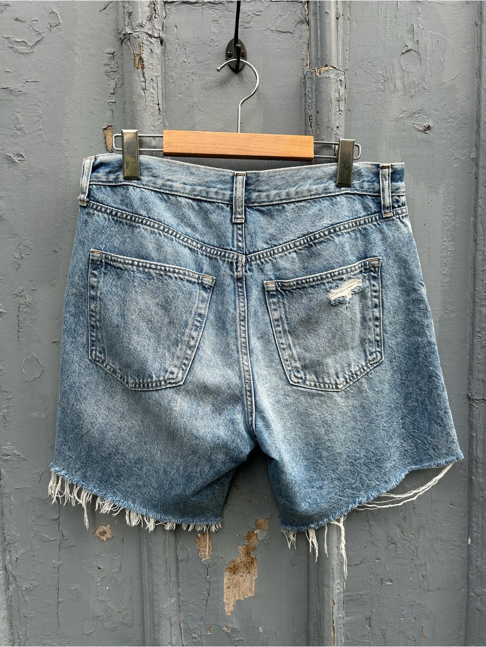 Gap denim 8” loose Bermuda mid rise denim short, size 30