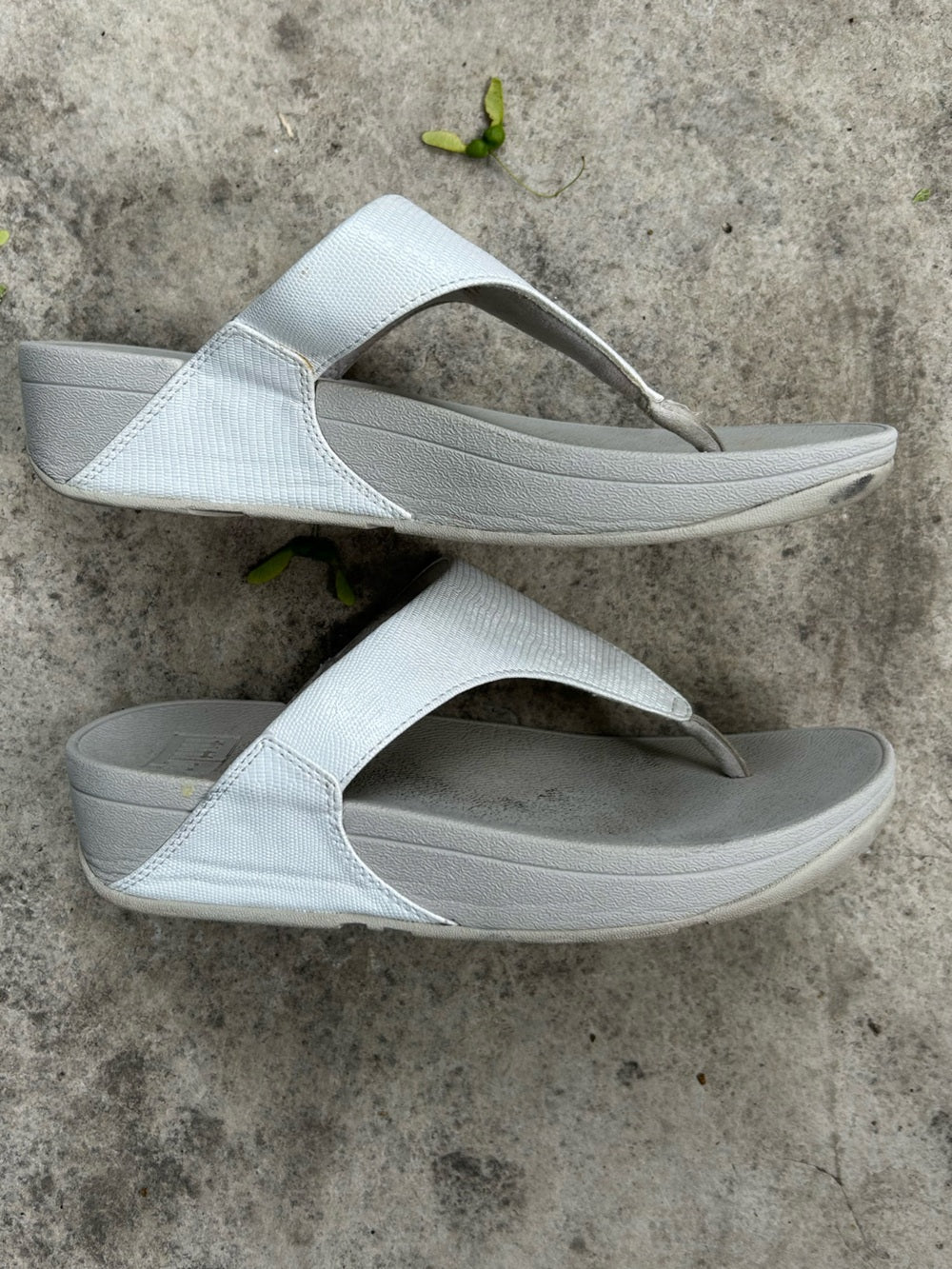 Fitflop LULU Shimmerglitz Toe-Post Sandals, size 7