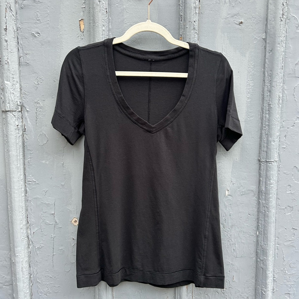 Lululemon Black V Neck Tee, Size M