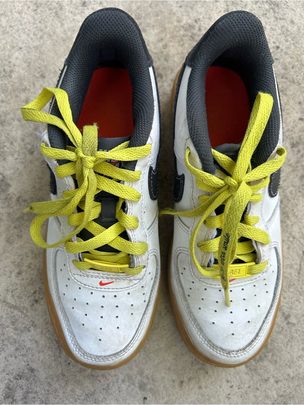 Nike Kids Air Force 1 LV8 sneakers, M4/W6