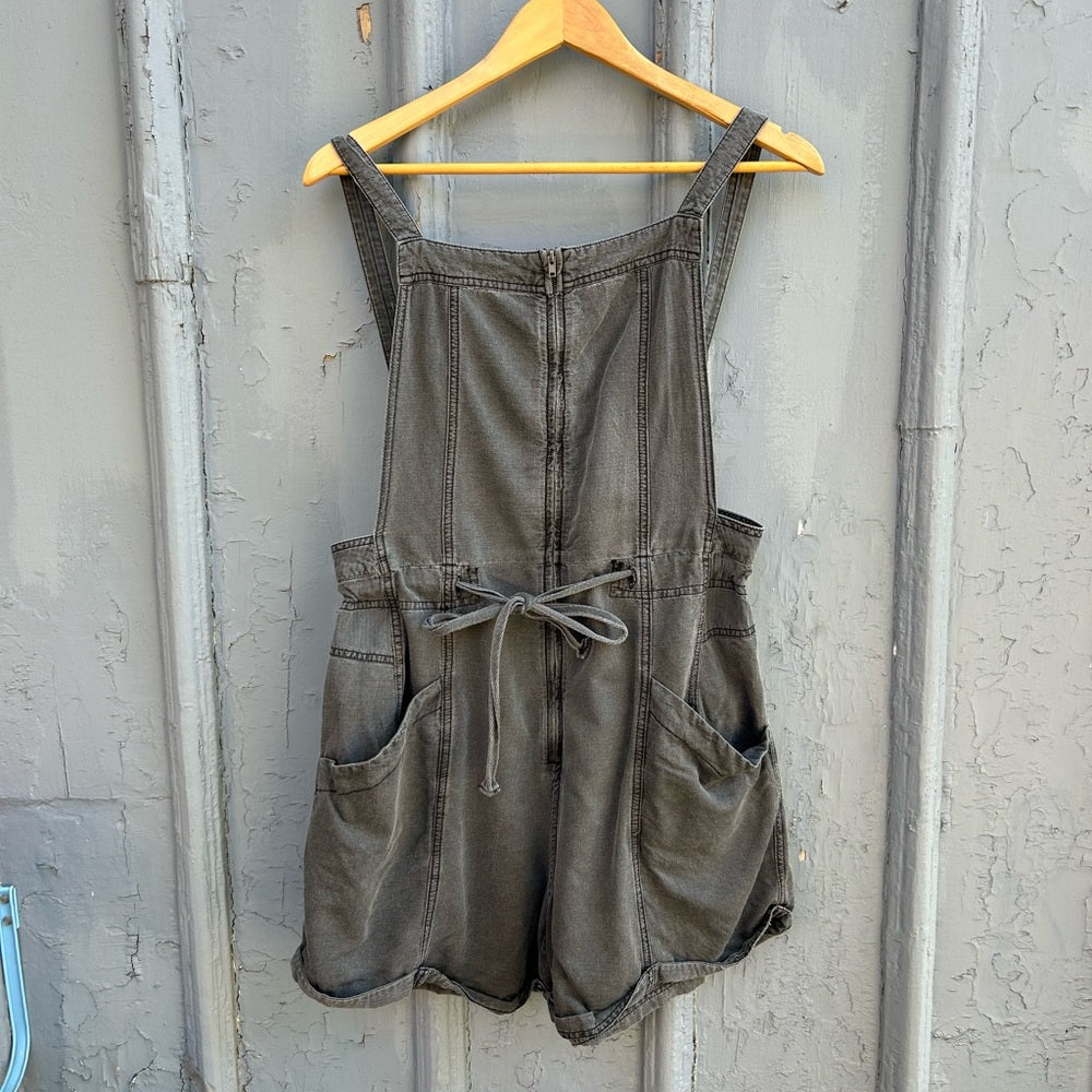 Free People Palm Valley Shortall, size M