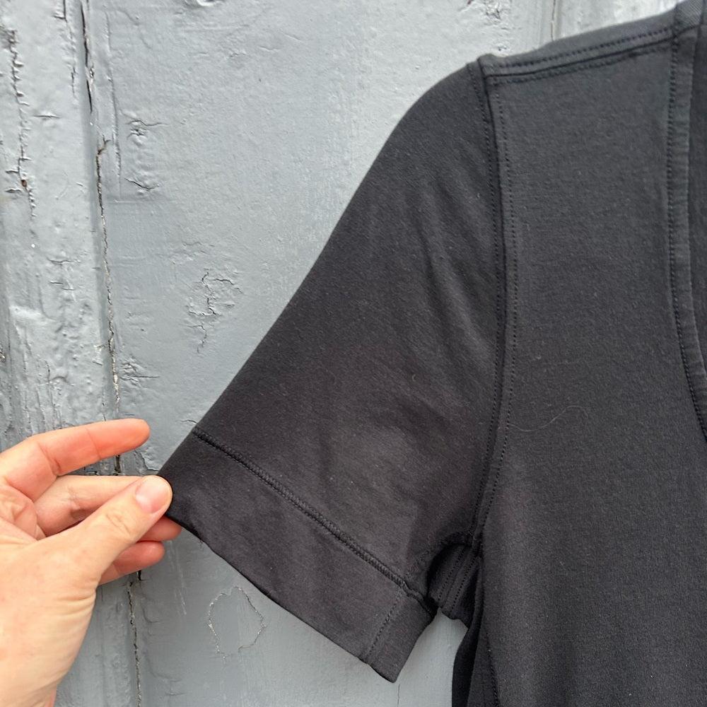 Lululemon Black V Neck Tee, Size M