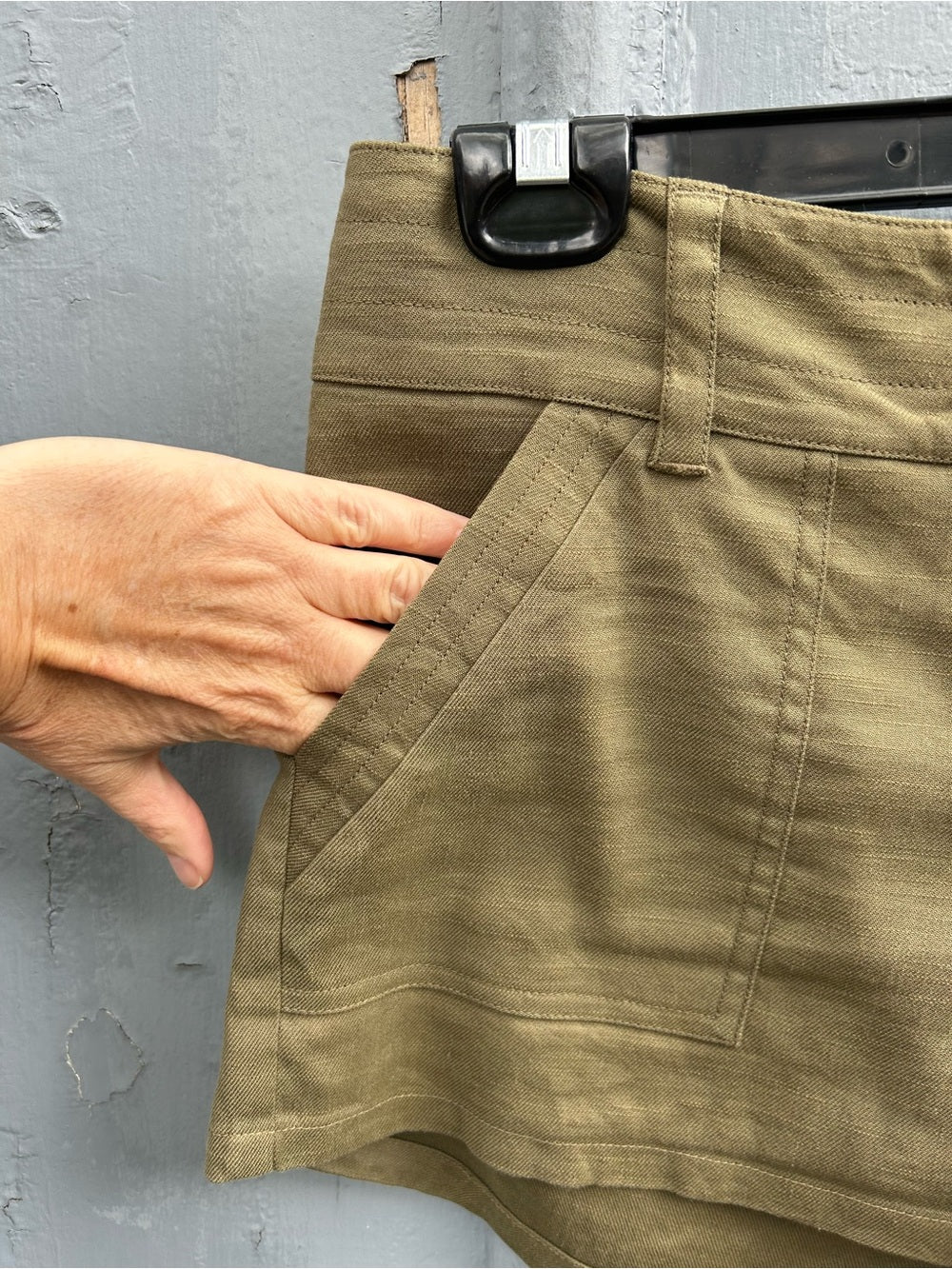 Theory linen cotton khaki shorts, size 6