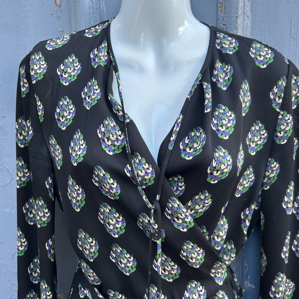 Diane Von Furstenberg silk Nove Wrap Blouse, size 8