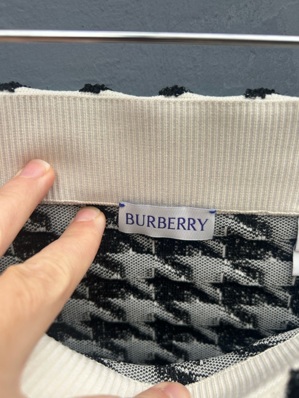 Burberry Exaggerated Houndstooth skirt, size M