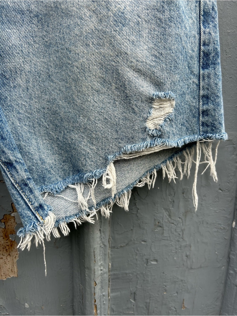 Gap denim 8” loose Bermuda mid rise denim short, size 30