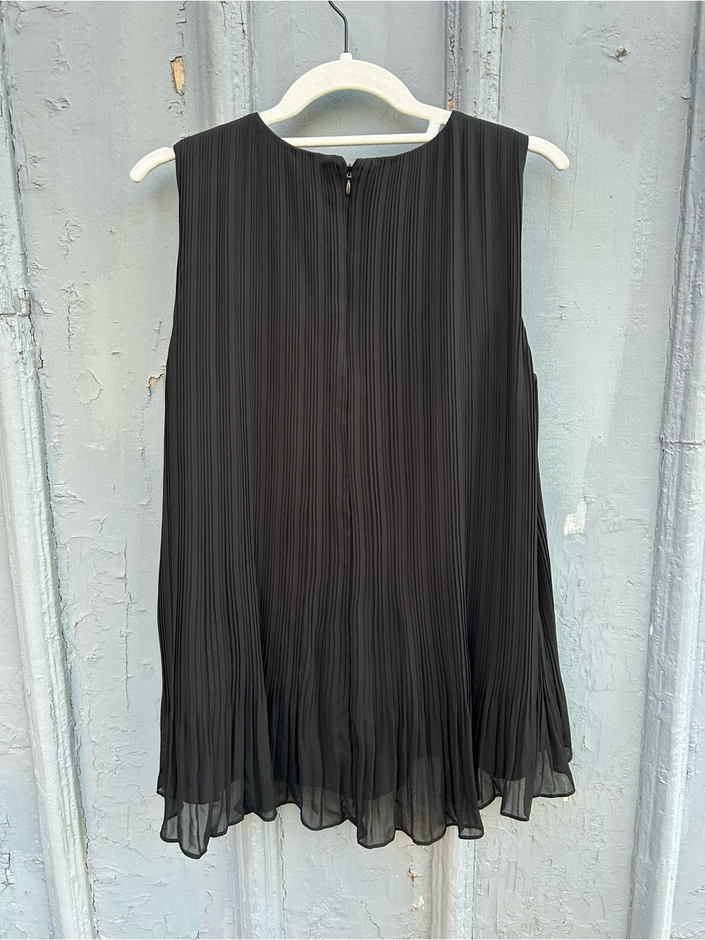 Club Monaco Pleated black sleeveless blouse, M