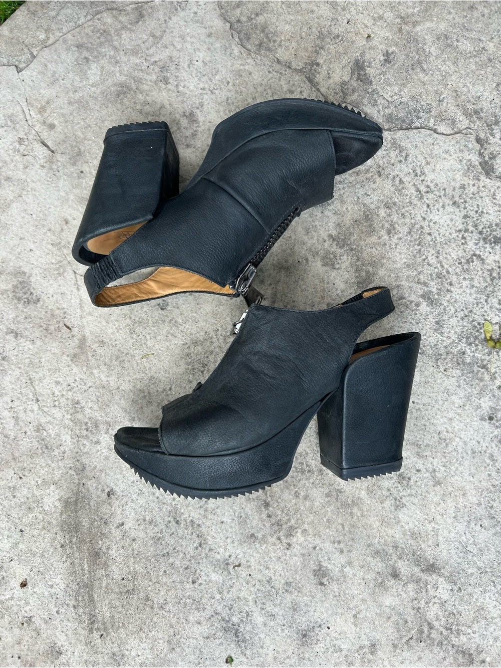 John Fluevog Black Prepare 2.0 Tent Open Toe Platform Sandal, size 7