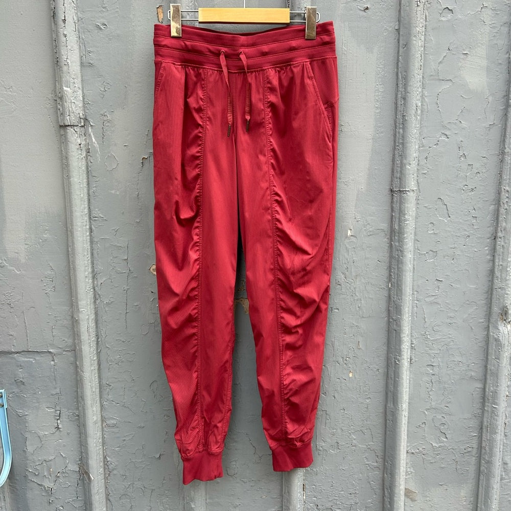 Lululemon Merlot Dance Studio Jogger, size 6