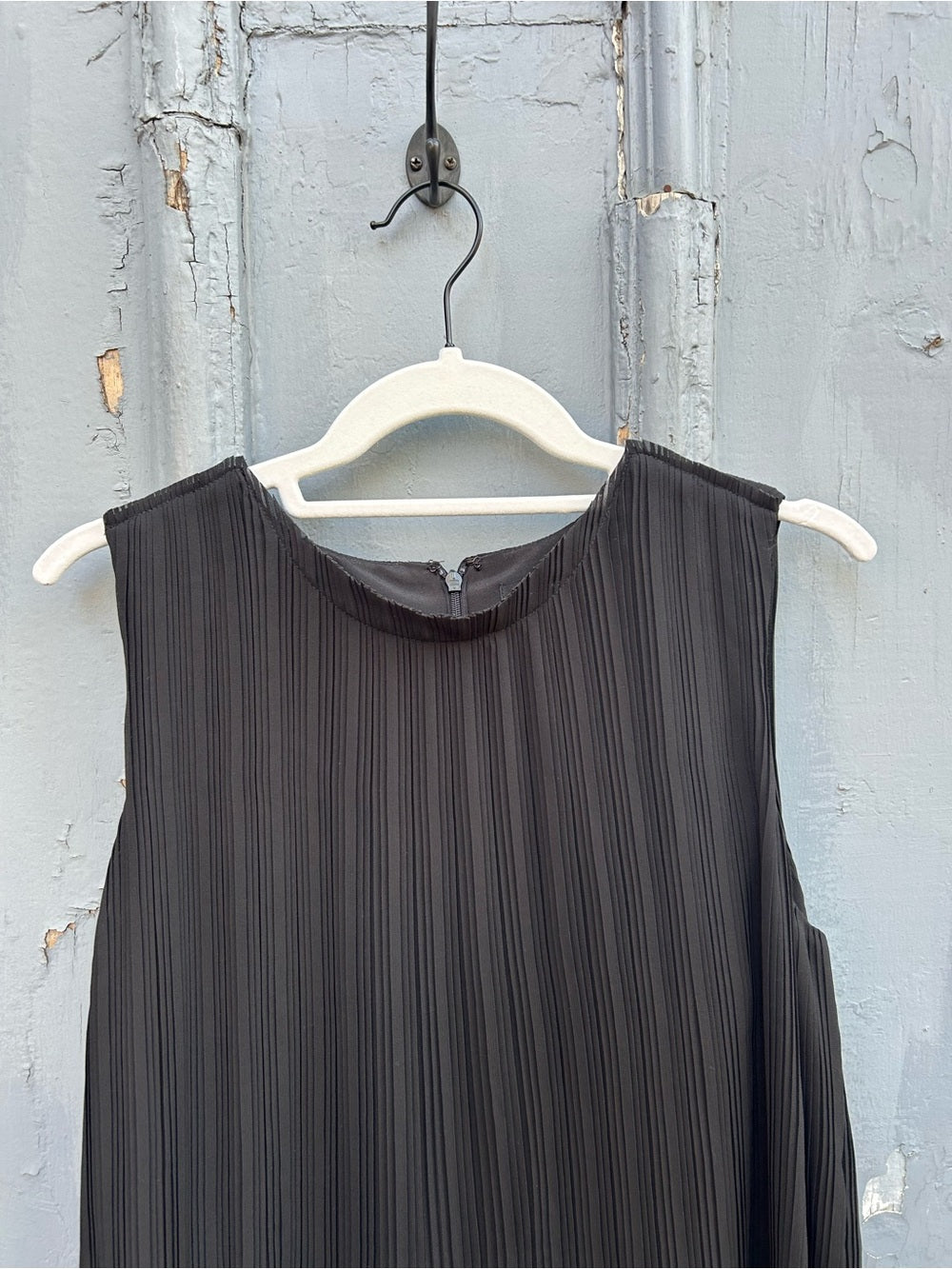 Club Monaco Pleated black sleeveless blouse, M