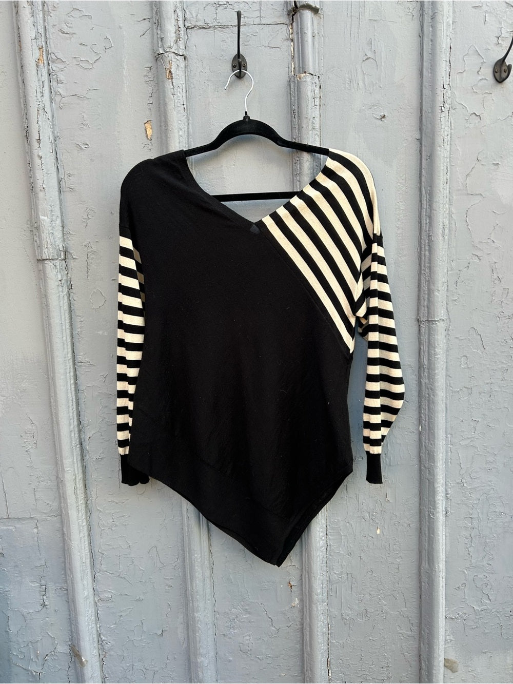 MaxMara black and white striped shoulder sweater, no size (approx M)