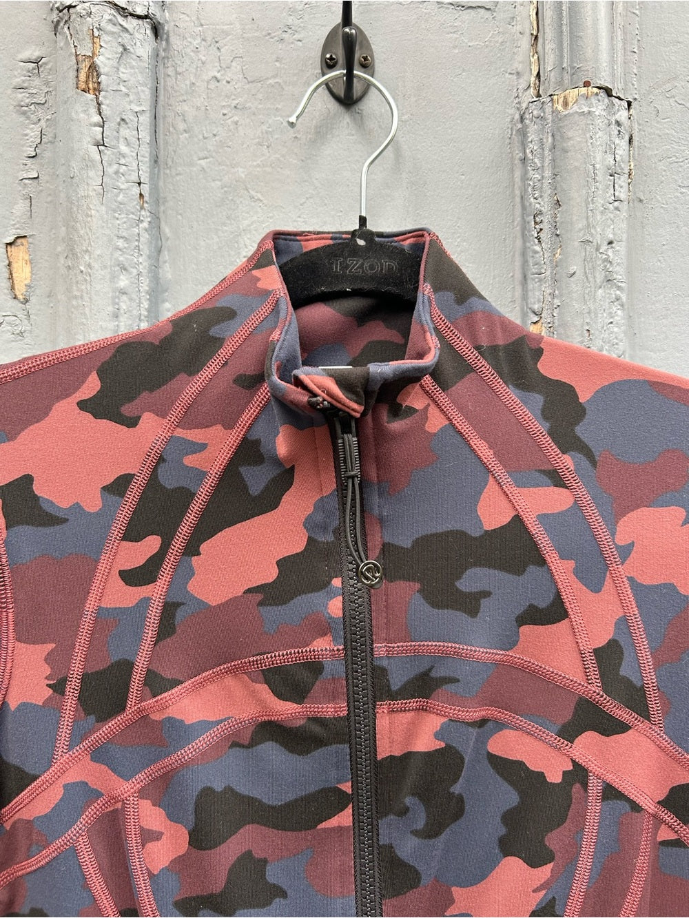 Lululemon Define Jacket Heritage Camo Smoky Red Night Sea, size 6
